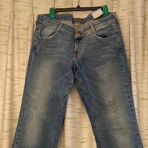 New American Eagle super low rise cuffed leg